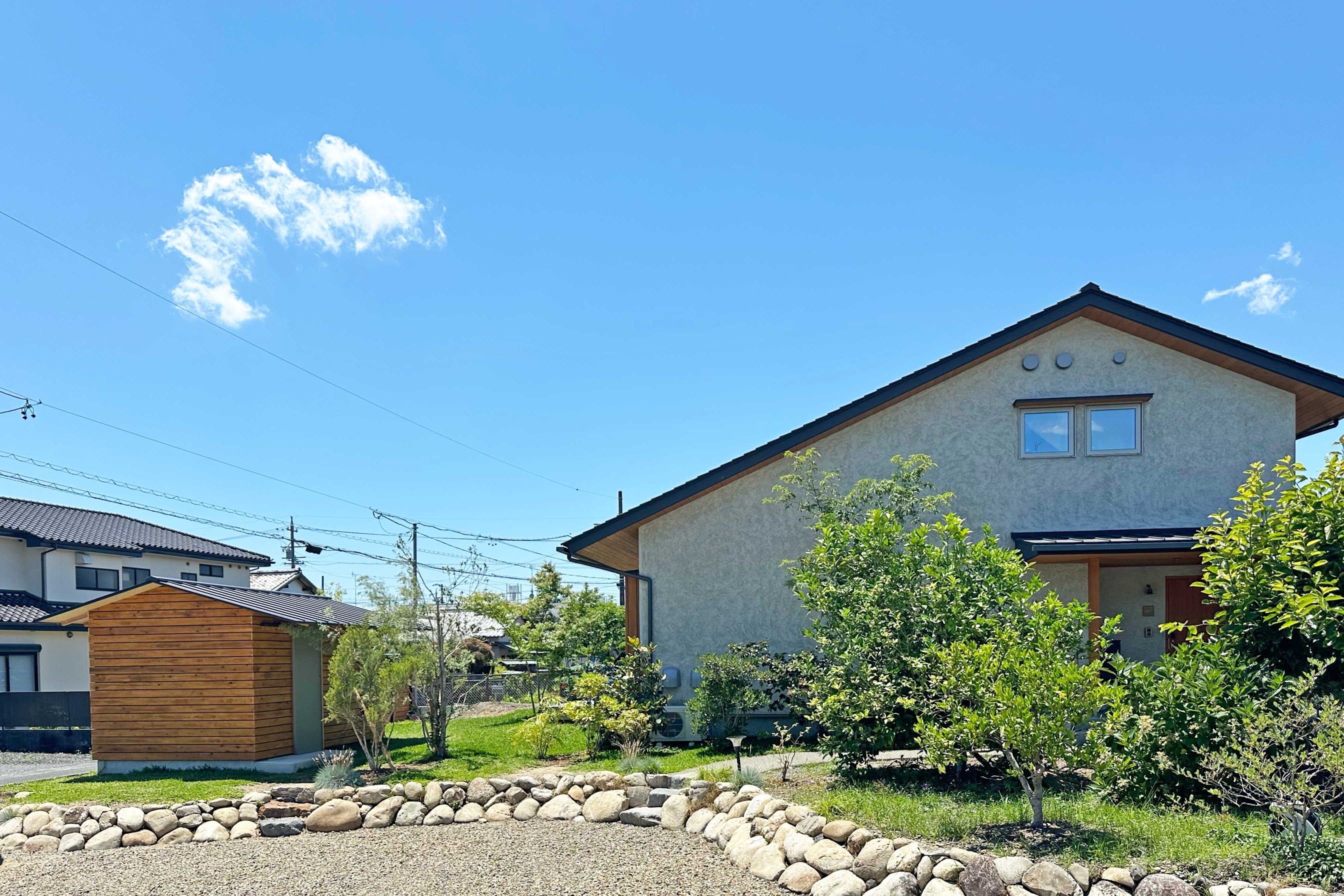 庭と小屋がつながる住まい