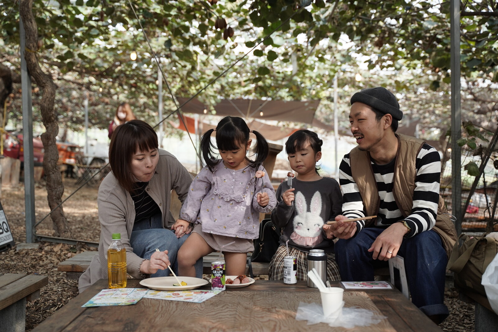 家族でBBQを楽しむ参加者の皆さん
