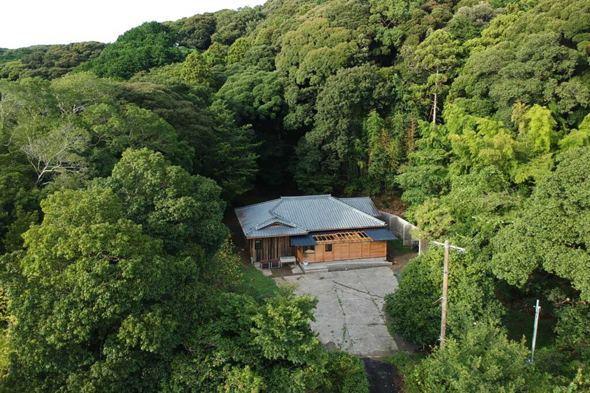 里山のふもとに建つ築50年の日本家屋が、性能向上リノベーションで生まれ変わったU10